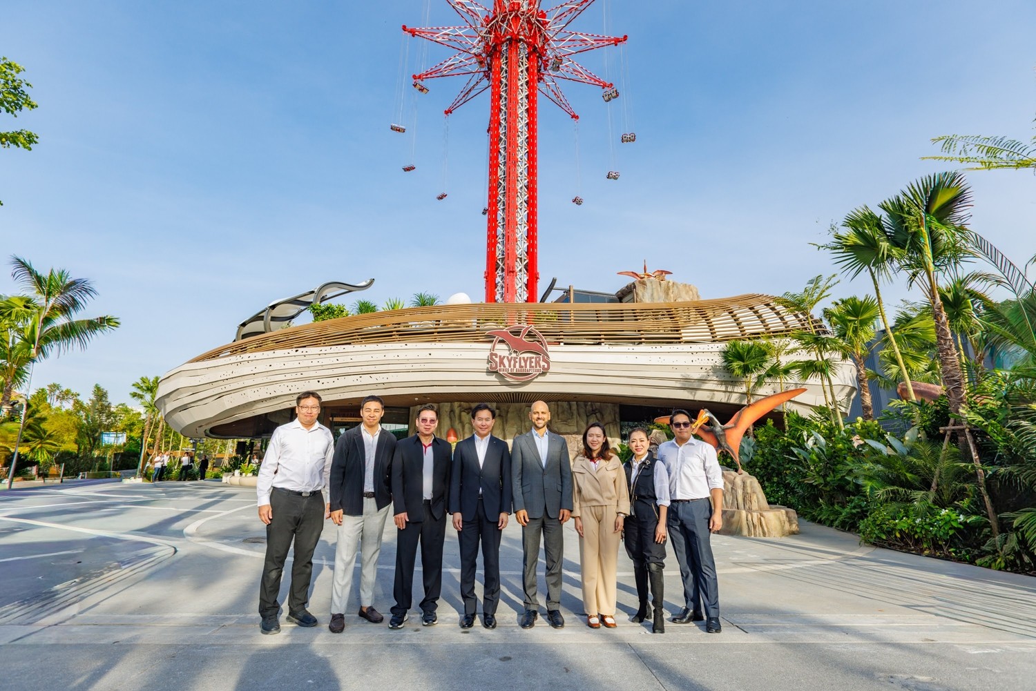 AWC Unveils “Skyflyers: Wings of Garudapterus” Soaring Above the Sky as Asia-Pacific’s Tallest Giant Swing Ride and a New World-Class Riverside Landmark at Asiatique The Riverfront Destination Touch the sky together as “Skyflyers,” towering over 36 stories high, opens as Thailand’s newest must-see attraction