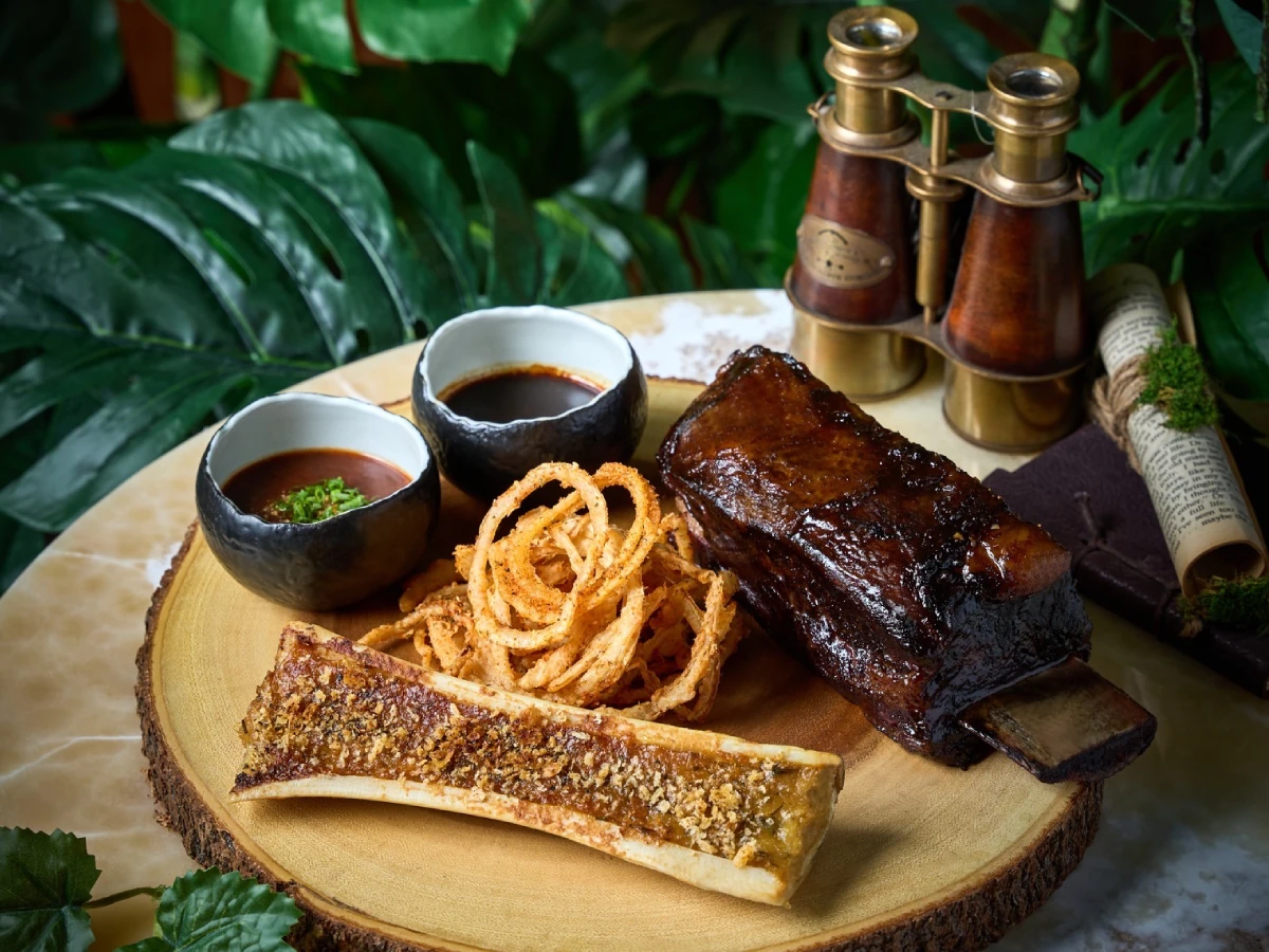 Jurassic World: The Experience Fossil & Flame Restaurant